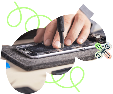 Geöffnetes iPhone, das mit einem Schraubenzieher repariert wird.