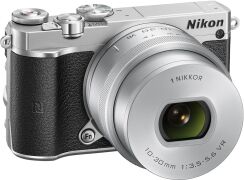 Nikon J5 Systemkamera 20 MP inkl. 10-30 mm PD-Zoom Objektiv silber